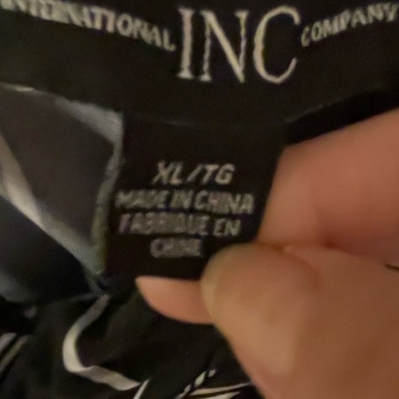 Beautiful Wide Leg Vertical Striped Pants - Picture 2 of 10